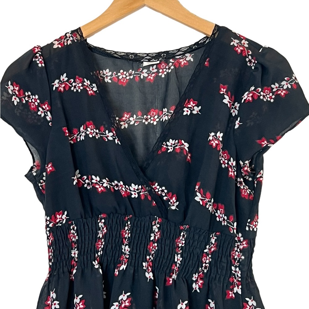 Lia Lee | Floral v-neck short sleeve breezy smocked waist blouse size me… - Picture 5 of 11